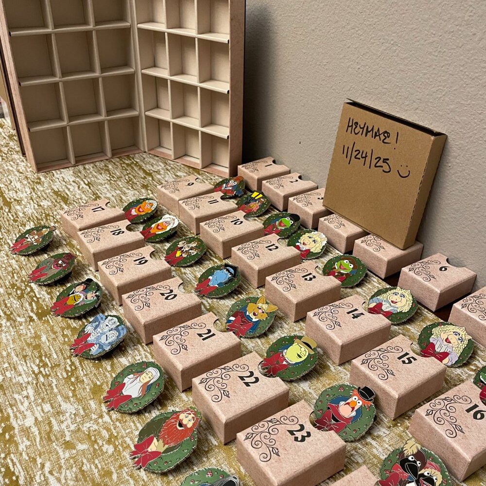 2025 The Muppet Christmas Carol Advent Pins - Message to see what's available !! - Picture 7 of 11